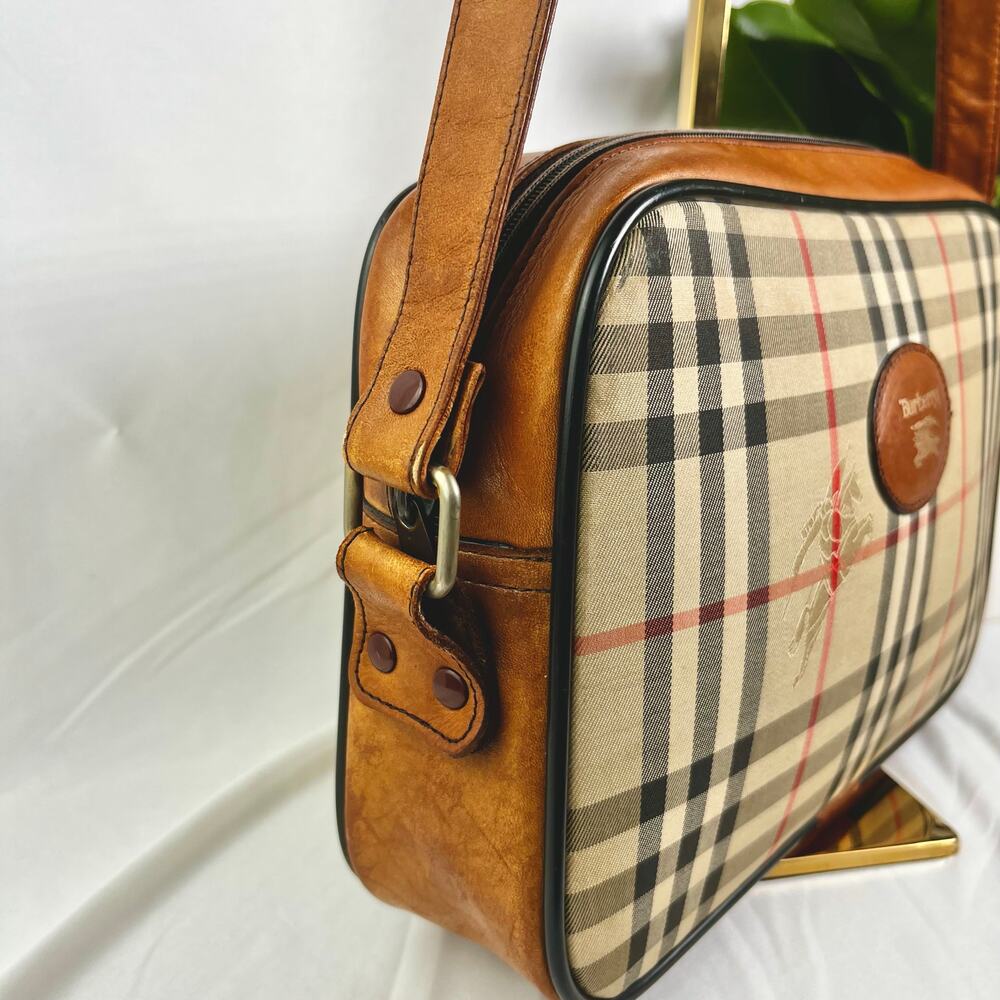 BURBERRY Vintage Novacheck Leather and Gold Hardware Shoulder Bag - Picture 3 of 9
